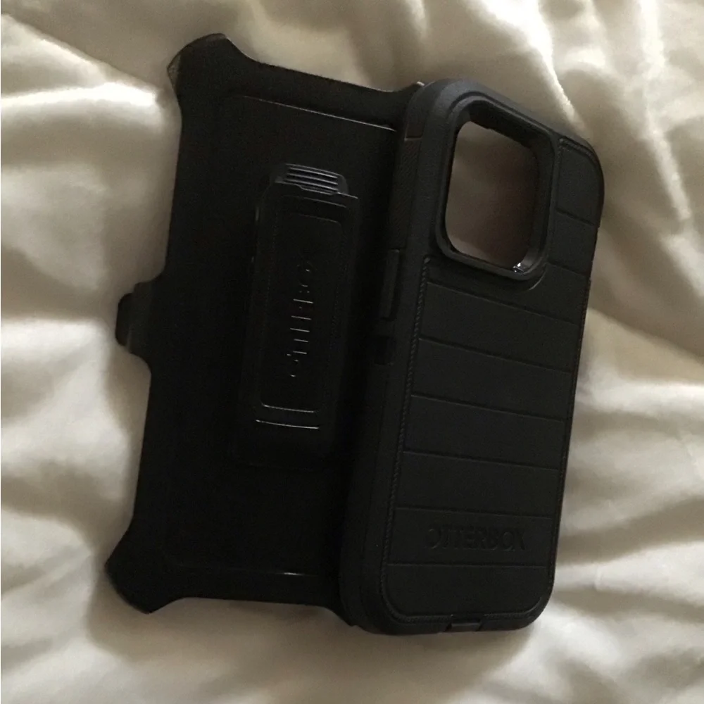 OtterBox iPhone 14 Pro Defender Series Pro Drop+ Shockproof Black Case w/ Clip
